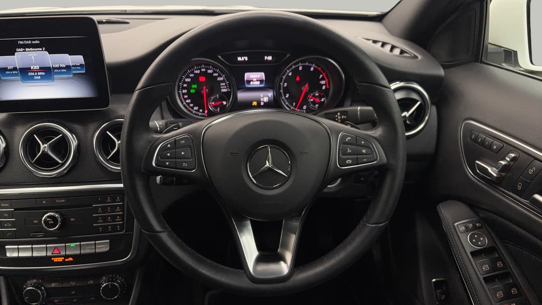 2019 Mercedes-benz GLA 180, Automatic, 41083 km, Steering Wheel Close-up
