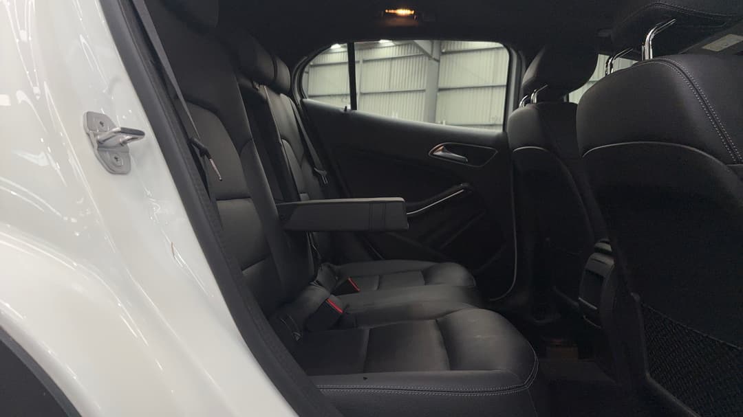 2019 Mercedes-benz GLA 180, Automatic, 41083 km, Right Side Rear Door Cabin View
