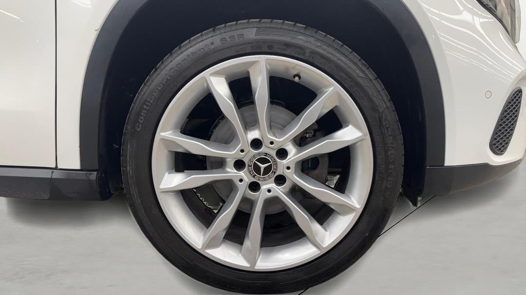 2019 Mercedes-benz GLA 180, Automatic, 41083 km, Right Front Wheel