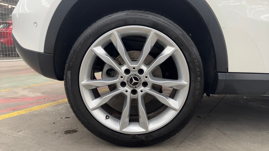 2019 Mercedes-benz GLA 180, Automatic, 41083 km, Right Rear Wheel