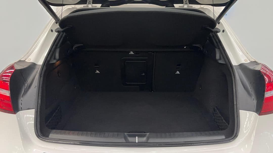 2019 Mercedes-benz GLA 180, Automatic, 41083 km, Boot Inside View