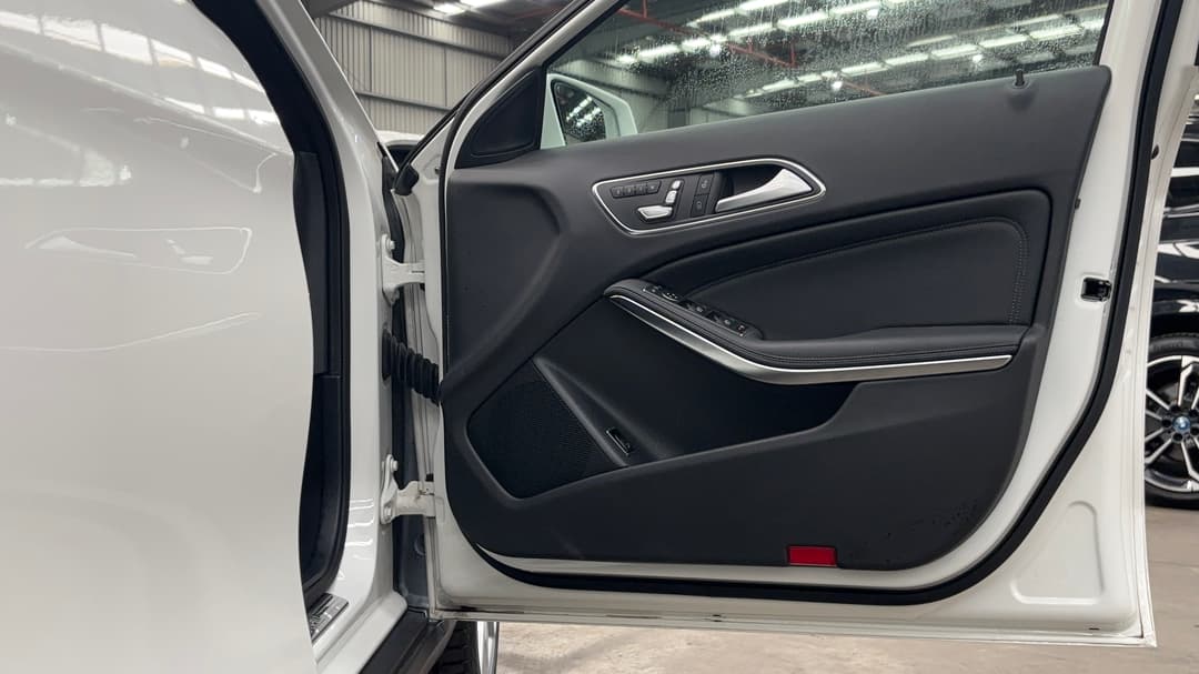2019 Mercedes-benz GLA 180, Automatic, 41083 km, Speaker View
