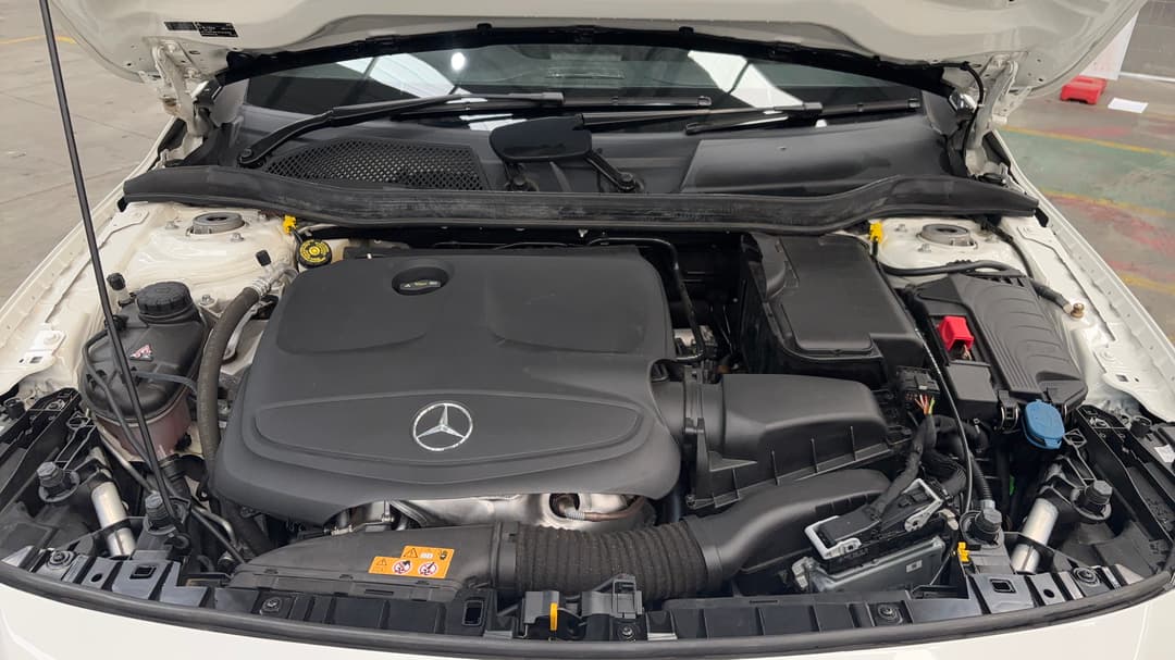 2019 Mercedes-benz GLA 180, Automatic, 41083 km, Open Bonnet (Engine)