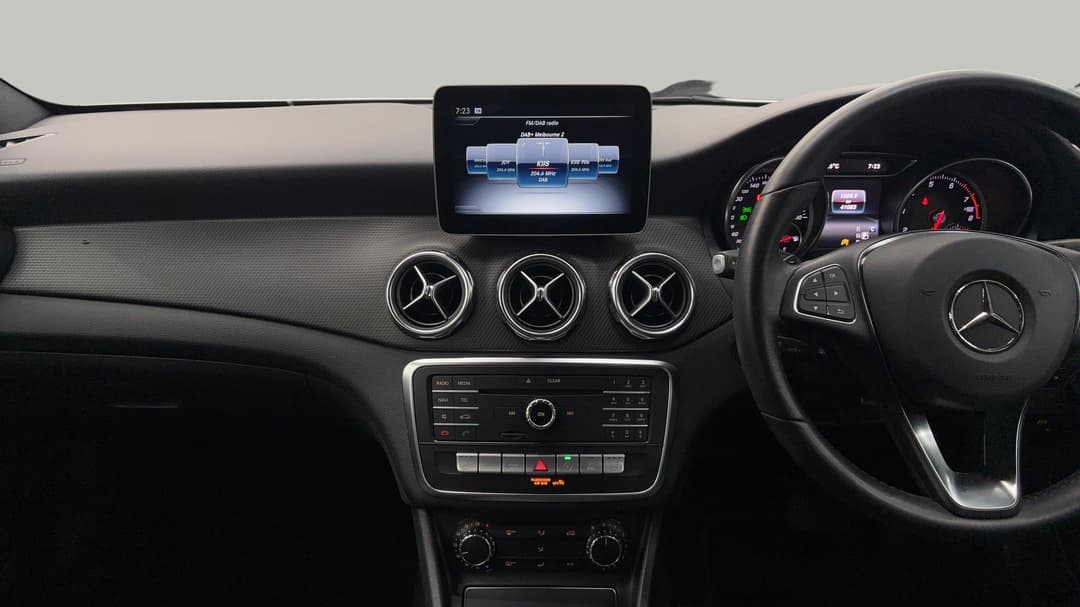2019 Mercedes-benz GLA 180, Automatic, 41083 km, Center Console