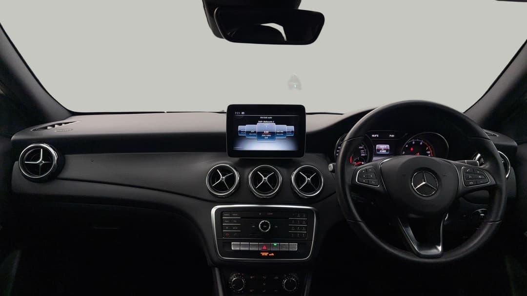 2019 Mercedes-benz GLA 180, Automatic, 41083 km, Dashboard View