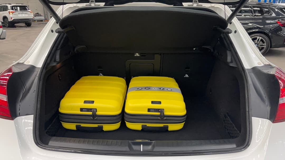 2019 Mercedes-benz GLA 180, Automatic, 41083 km, Boot Inside View with Luggage