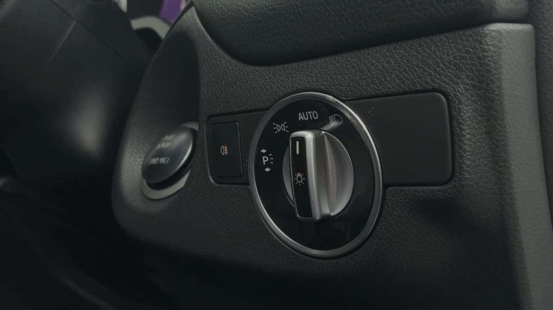 2019 Mercedes-benz GLA 180, Automatic, 41083 km, Utility Switches/Buttons