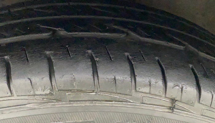 2011 Maruti Zen Estilo LXI, Petrol, Manual, 45,497 km, Left Front Tyre Tread