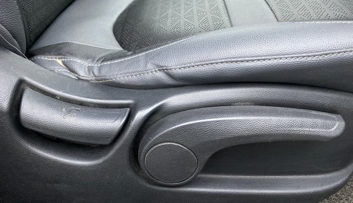 2016 Hyundai Creta SX PLUS AT 1.6 DIESEL, Diesel, Automatic, 1,02,096 km, Driver Side Adjustment Panel