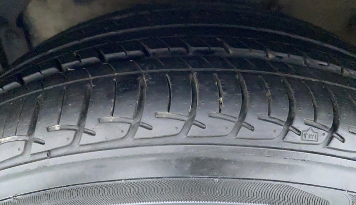 2014 Hyundai Verna FLUIDIC 1.6 SX VTVT, Petrol, Manual, 90,264 km, Right Front Tyre Tread