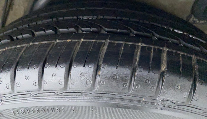 2014 Hyundai Verna FLUIDIC 1.6 SX VTVT, Petrol, Manual, 90,264 km, Left Rear Tyre Tread