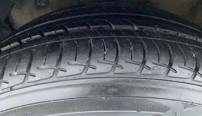 2014 Hyundai Verna FLUIDIC 1.6 SX VTVT, Petrol, Manual, 90,264 km, Left Front Tyre Tread