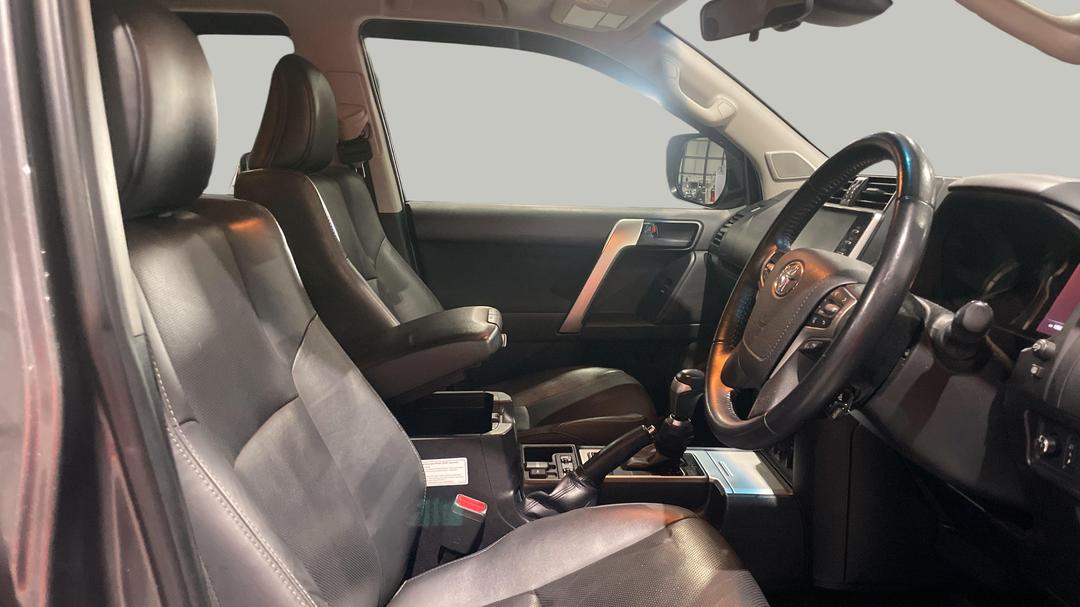 2021 Toyota Landcruiser Prado Gxl, Automatic, 108632 km, Right Side Front Door Cabin View