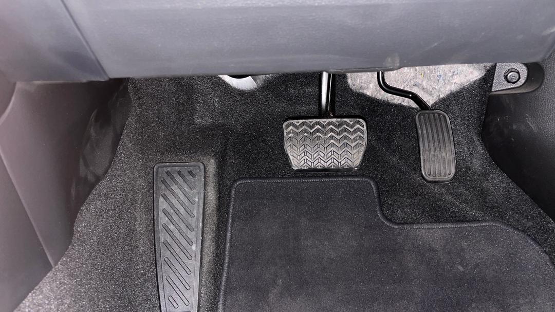 2025 Toyota Corolla Sx Hybrid, Automatic, 11254 km, Pedals and Footmat