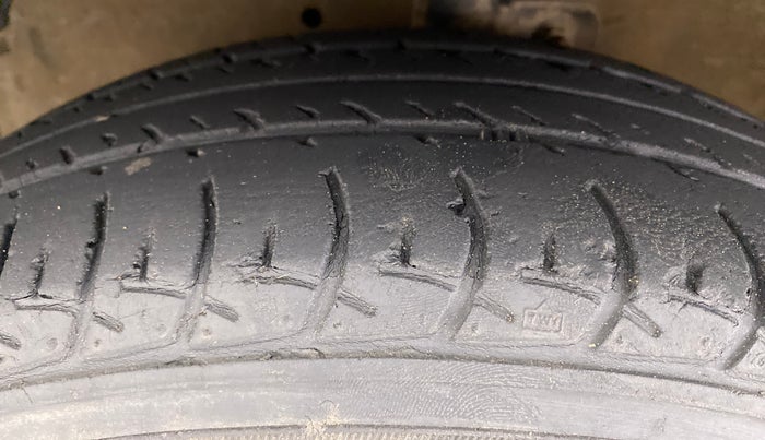 2015 Maruti Celerio VXI d, Petrol, Manual, 46,110 km, Left Front Tyre Tread