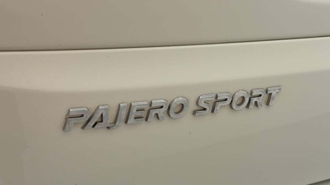 2016 Mitsubishi Pajero Sport Gls (4x4), Automatic, 169278 km, Badge (Boot Left Side)