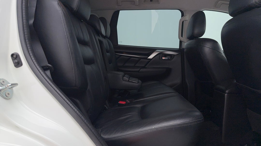 2016 Mitsubishi Pajero Sport Gls (4x4), Automatic, 169278 km, Right Side Rear Door Cabin View