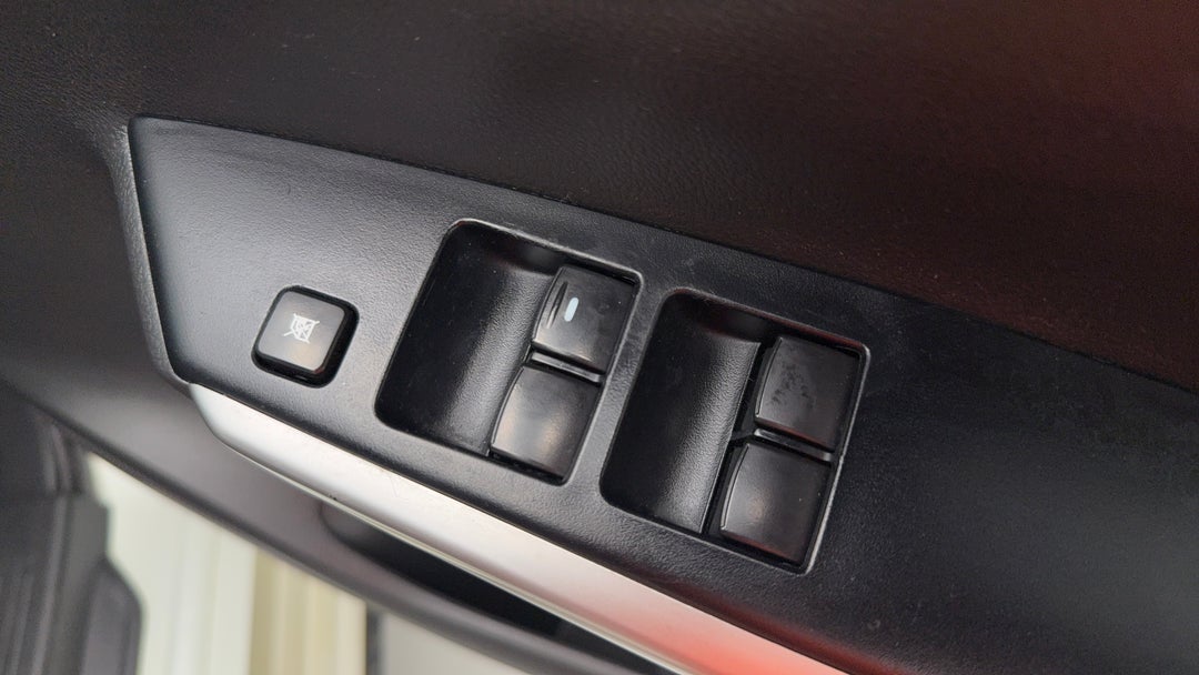 2016 Mitsubishi Pajero Sport Gls (4x4), Automatic, 169278 km, Drivers Side Door Panel Controls