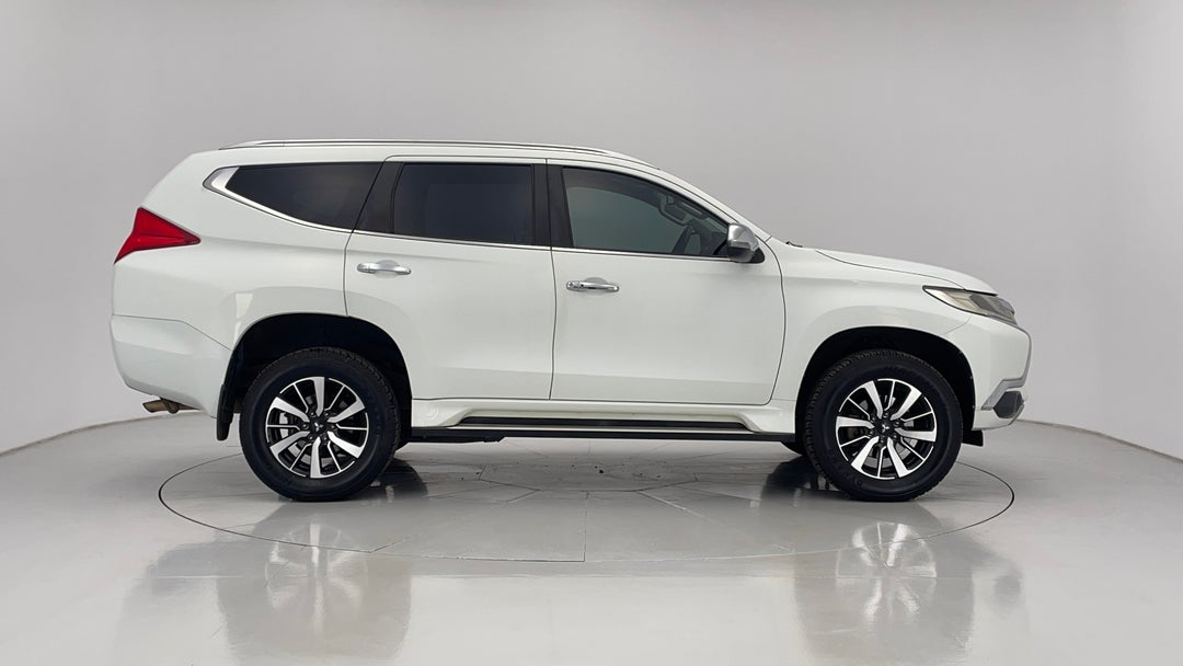 2016 Mitsubishi Pajero Sport Gls (4x4), Automatic, 169278 km, Right Side View