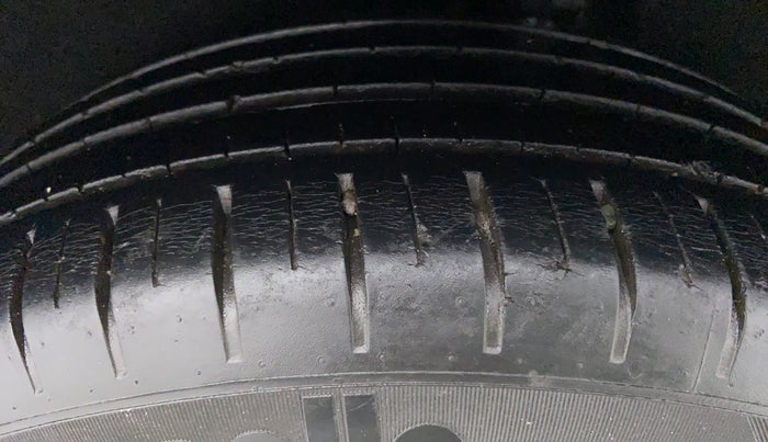 2015 Maruti Baleno ZETA 1.2 K12, Petrol, Manual, 31,321 km, Left Rear Tyre Tread