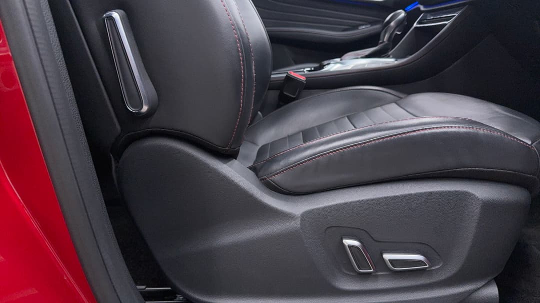2023 MG HS Essence X, Automatic, 26389 km, Drivers Side Adjustment Panel