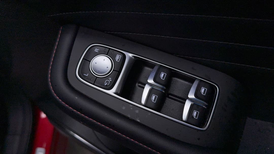 2023 MG HS Essence X, Automatic, 26389 km, Drivers Side Door Panel Controls