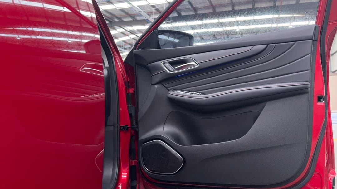 2023 MG HS Essence X, Automatic, 26389 km, Speaker View