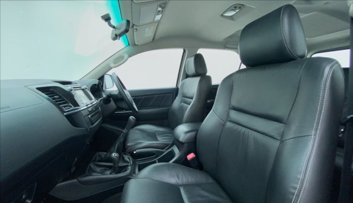 2016 Toyota Fortuner 3.0 MT 4X4, Diesel, Manual, 47,185 km, Right Side Front Door Cabin
