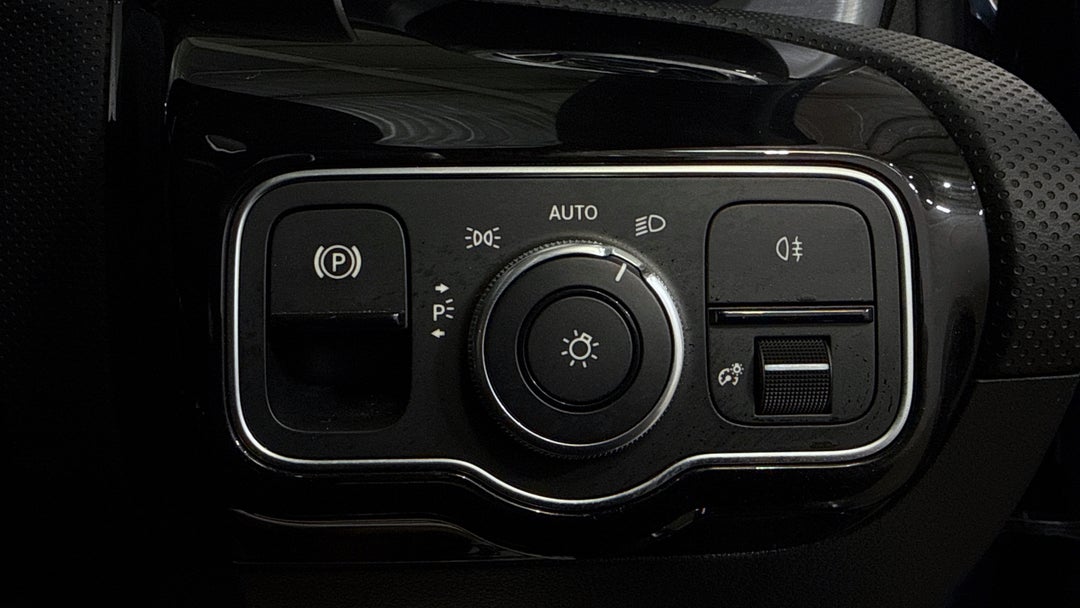 2019 Mercedes-amg A35 4matic, Automatic, 40191 km, Utility Switches/Buttons