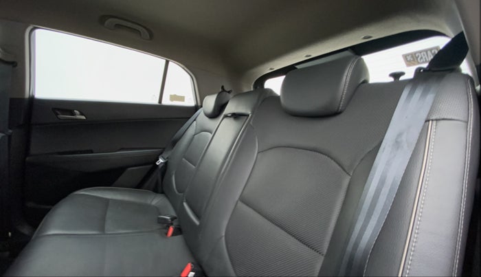 2017 Hyundai Creta SX (O) 1.6 DIESEL, Diesel, Manual, 1,22,474 km, Right Side Rear Door Cabin