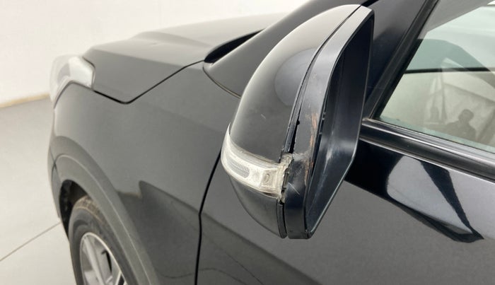 2017 Hyundai Creta SX (O) 1.6 DIESEL, Diesel, Manual, 1,22,535 km, Left rear-view mirror - Cover has minor damage