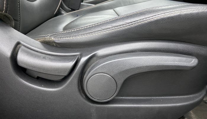 2017 Hyundai Creta SX (O) 1.6 DIESEL, Diesel, Manual, 1,22,474 km, Driver Side Adjustment Panel