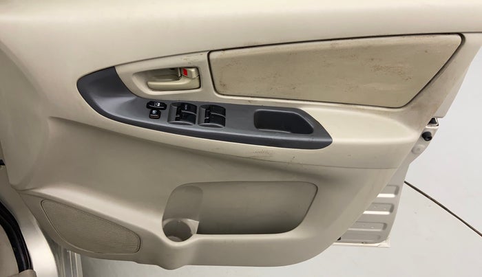 2013 Toyota Innova 2.5 GX 8 STR BS IV, Diesel, Manual, 80,739 km, Driver Side Door Panels Controls