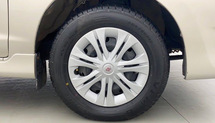 2013 Toyota Innova 2.5 GX 8 STR BS IV, Diesel, Manual, 80,739 km, Right Front Tyre
