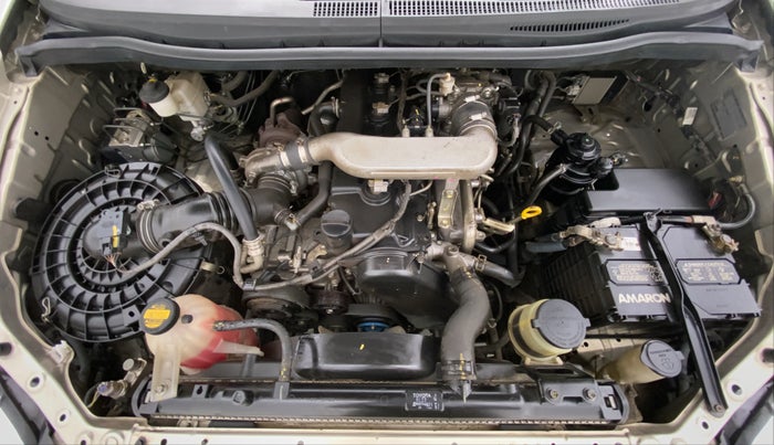 2013 Toyota Innova 2.5 GX 8 STR BS IV, Diesel, Manual, 80,739 km, Engine Bonet View