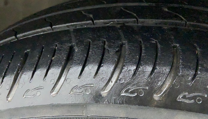 2015 Maruti Ertiga VXI, Petrol, Manual, 89,315 km, Right Front Tyre Tread