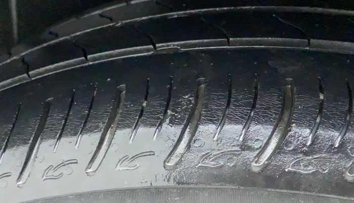2015 Maruti Ertiga VXI, Petrol, Manual, 89,315 km, Left Rear Tyre Tread