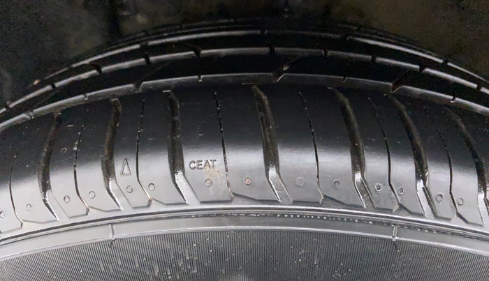 2019 Hyundai VENUE SX(O) CRDi, Diesel, Manual, 96,010 km, Left Front Tyre Tread
