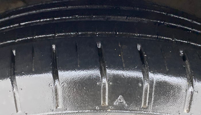 2020 Maruti Swift ZXI+, Petrol, Manual, 24,368 km, Left Front Tyre Tread