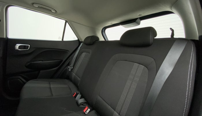 2021 Hyundai VENUE 1.0 TURBO GDI SX+ AT, Petrol, Automatic, 31,024 km, Right Side Rear Door Cabin