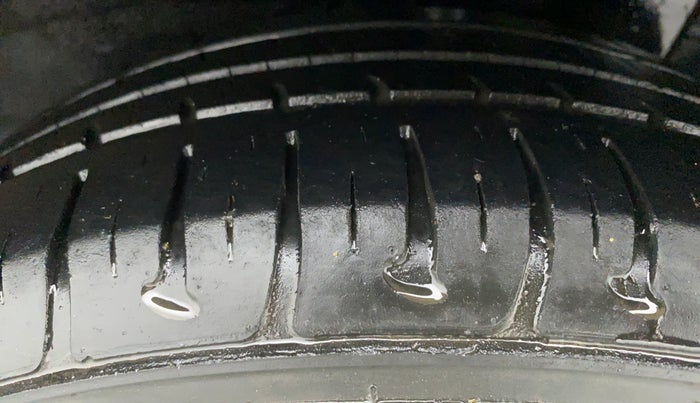 2015 Hyundai Grand i10 MAGNA 1.2 KAPPA VTVT, Petrol, Manual, 19,671 km, Left Rear Tyre Tread