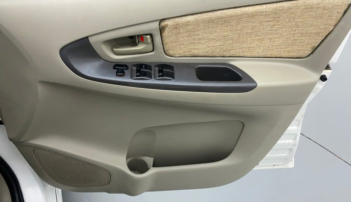2012 Toyota Innova 2.5 GX 8 STR BS IV, Diesel, Manual, 2,02,398 km, Driver Side Door Panels Control