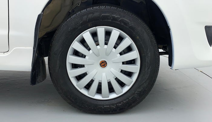 2012 Toyota Innova 2.5 GX 8 STR BS IV, Diesel, Manual, 2,02,398 km, Right Front Wheel