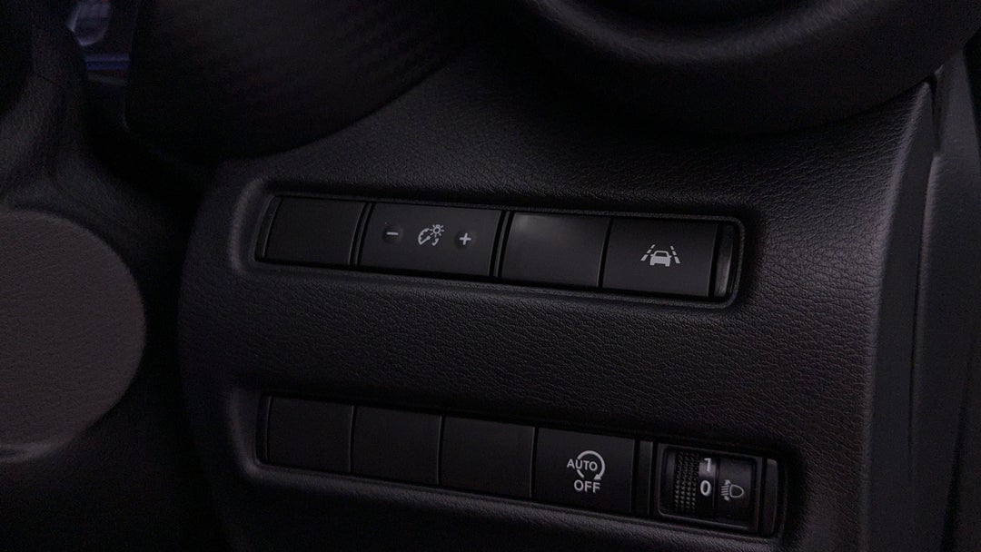 2023 Nissan Juke St-l, Automatic, 63030 km, Utility Switches/Buttons