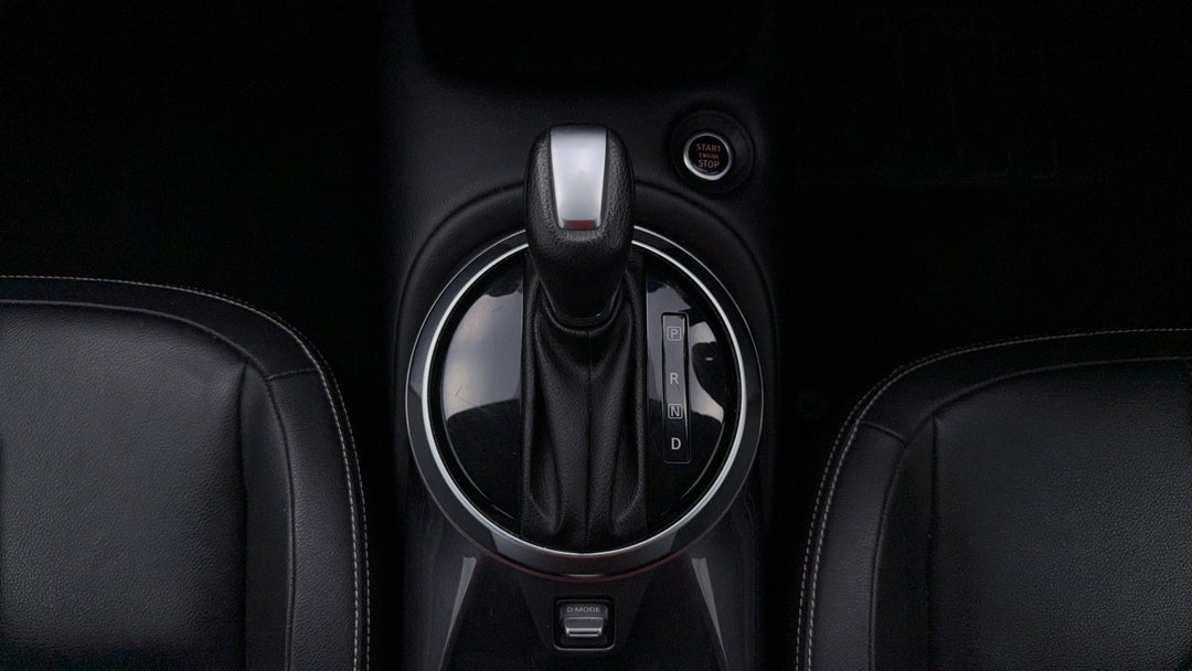 2023 Nissan Juke St-l, Automatic, 63030 km, Gear Lever 