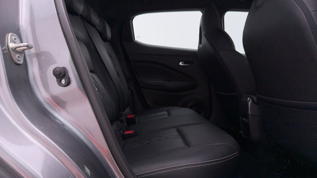 2023 Nissan Juke St-l, Automatic, 63030 km, Right Side Rear Door Cabin View