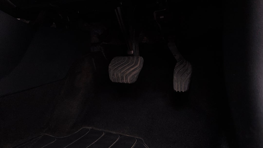 2023 Nissan Juke St-l, Automatic, 63030 km, Pedals and Footmat