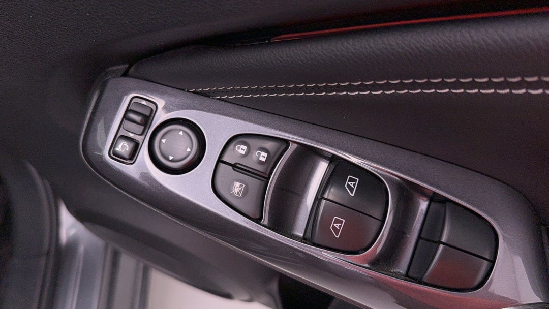 2023 Nissan Juke St-l, Automatic, 63030 km, Drivers Side Door Panel Controls