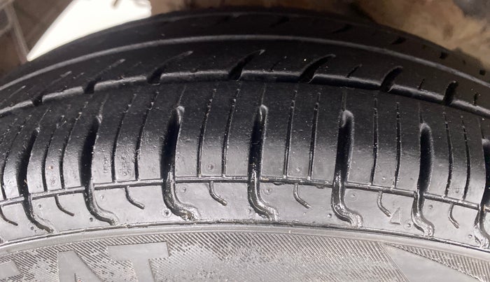 2017 Hyundai Eon ERA PLUS, Petrol, Manual, 10,520 km, Right Rear Tyre Tread
