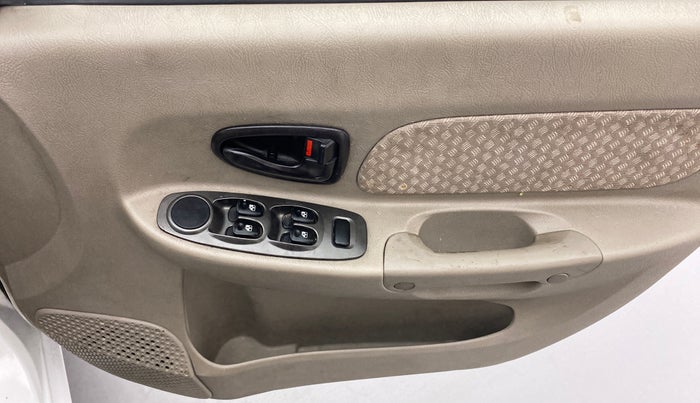 2009 Hyundai Accent EXECUTIVE, Petrol, Manual, 84,144 km, Driver Side Door Panels Control